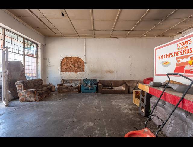 725M² BUILDING FOR SALE IN SPRINGS CENTRAL